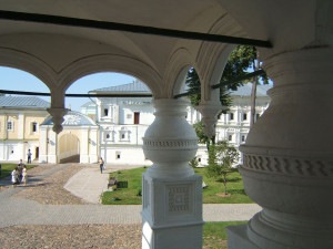 На крылечке