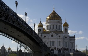 Из под моста