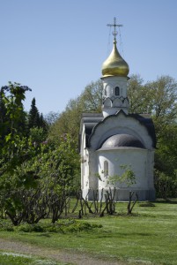 Часовенка стоит